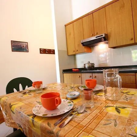 Modern In With Terrace *