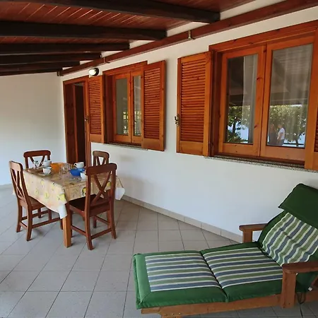 Nyaraló Modern In With Terrace